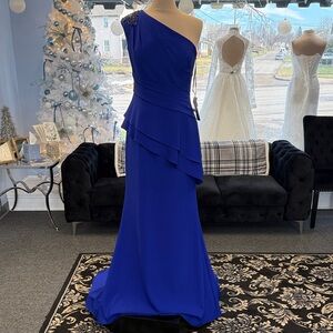 Elegant Blue One-Shoulder Evening Dress